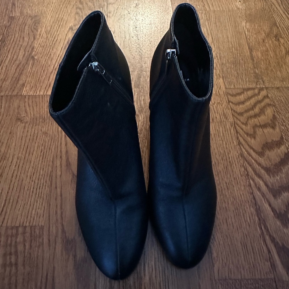 Nice black shoes size 9M newer worn